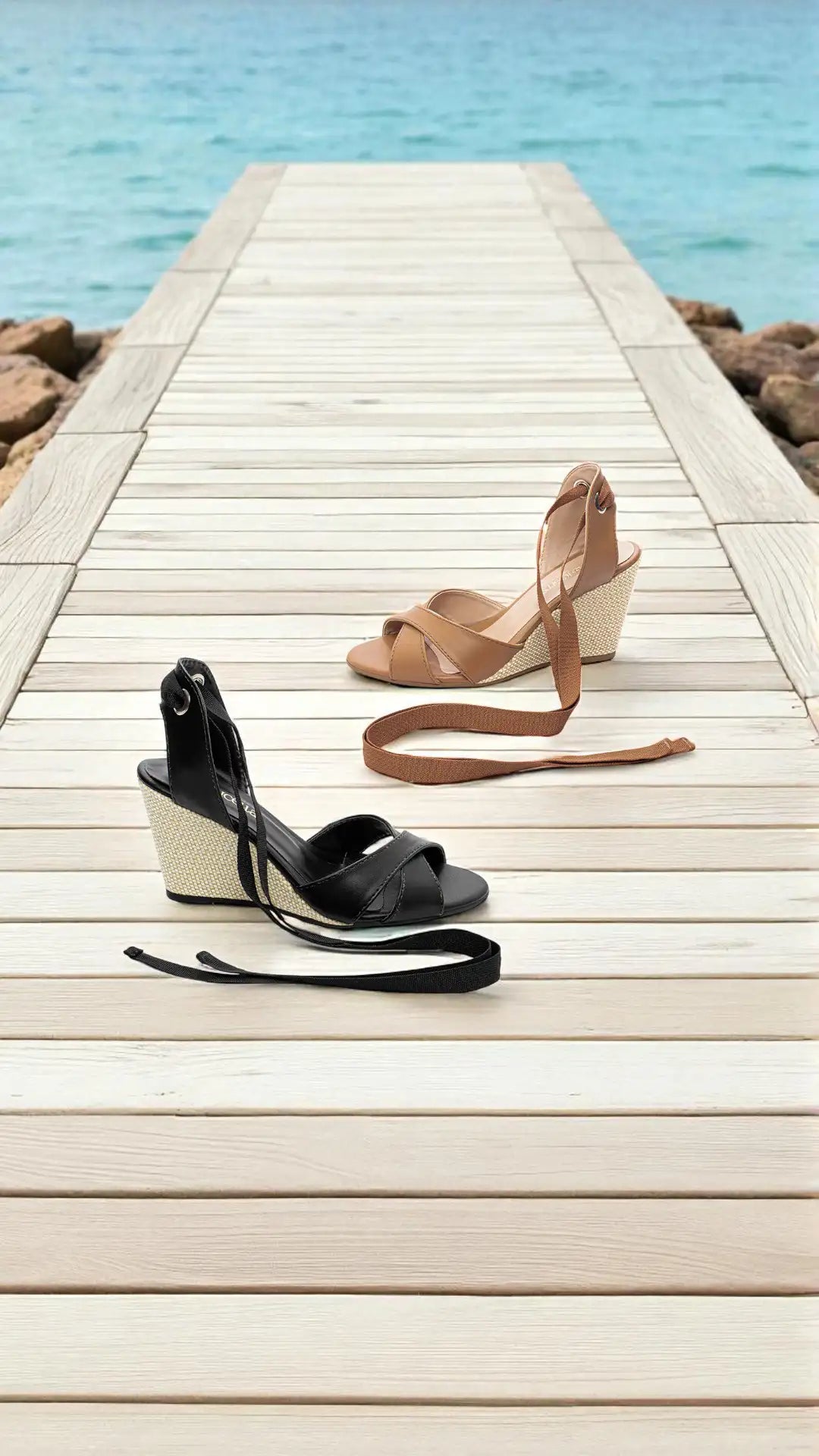 Sandália Anabela Napa Caramelo com Ilhós Dourado Salto 7 cm