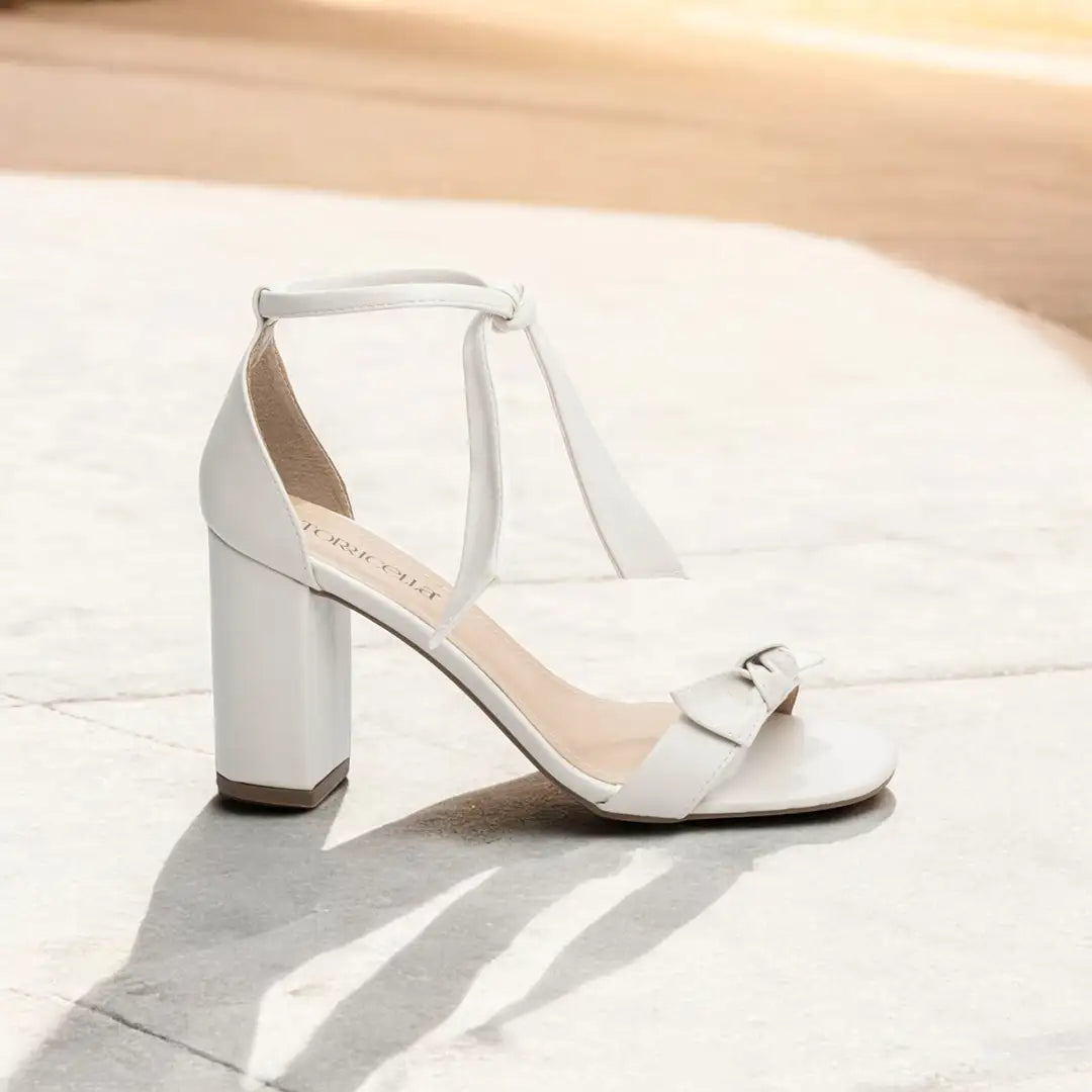 Sandália Feminina Off White com Laço Nó Salto 8,5 cm