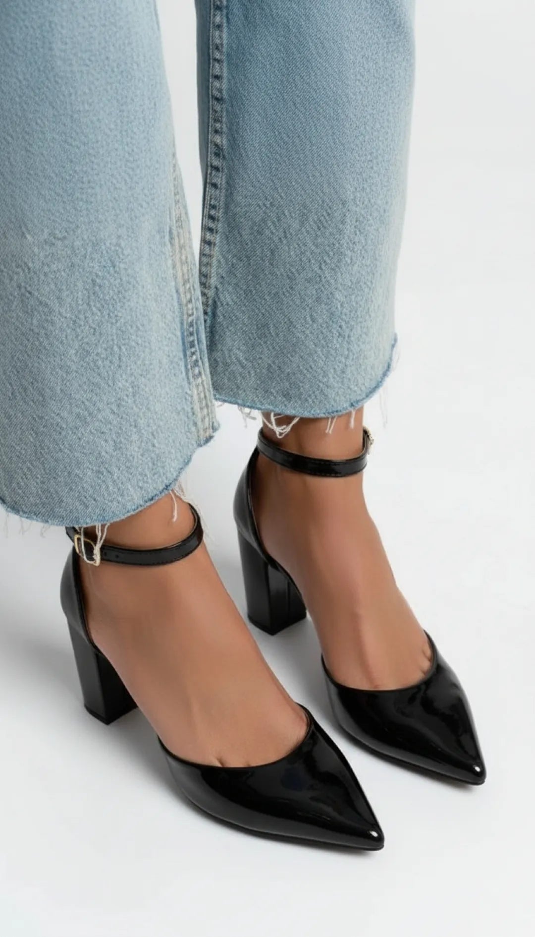 Sapato Scarpin Verniz Preto Salto 9cm com Fivela