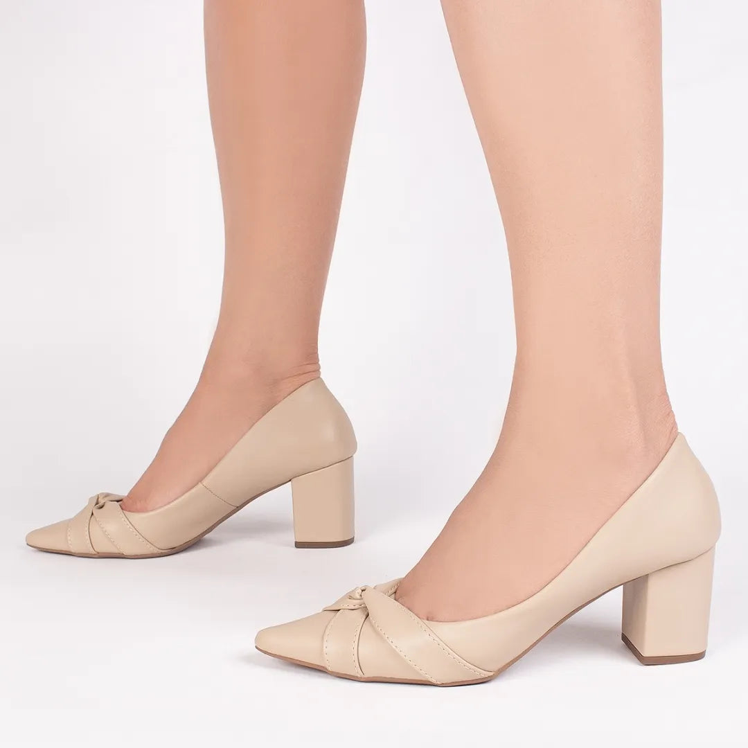 Sapato Scarpin Salto Grosso Bege com 6,5 cm Antiderrapante