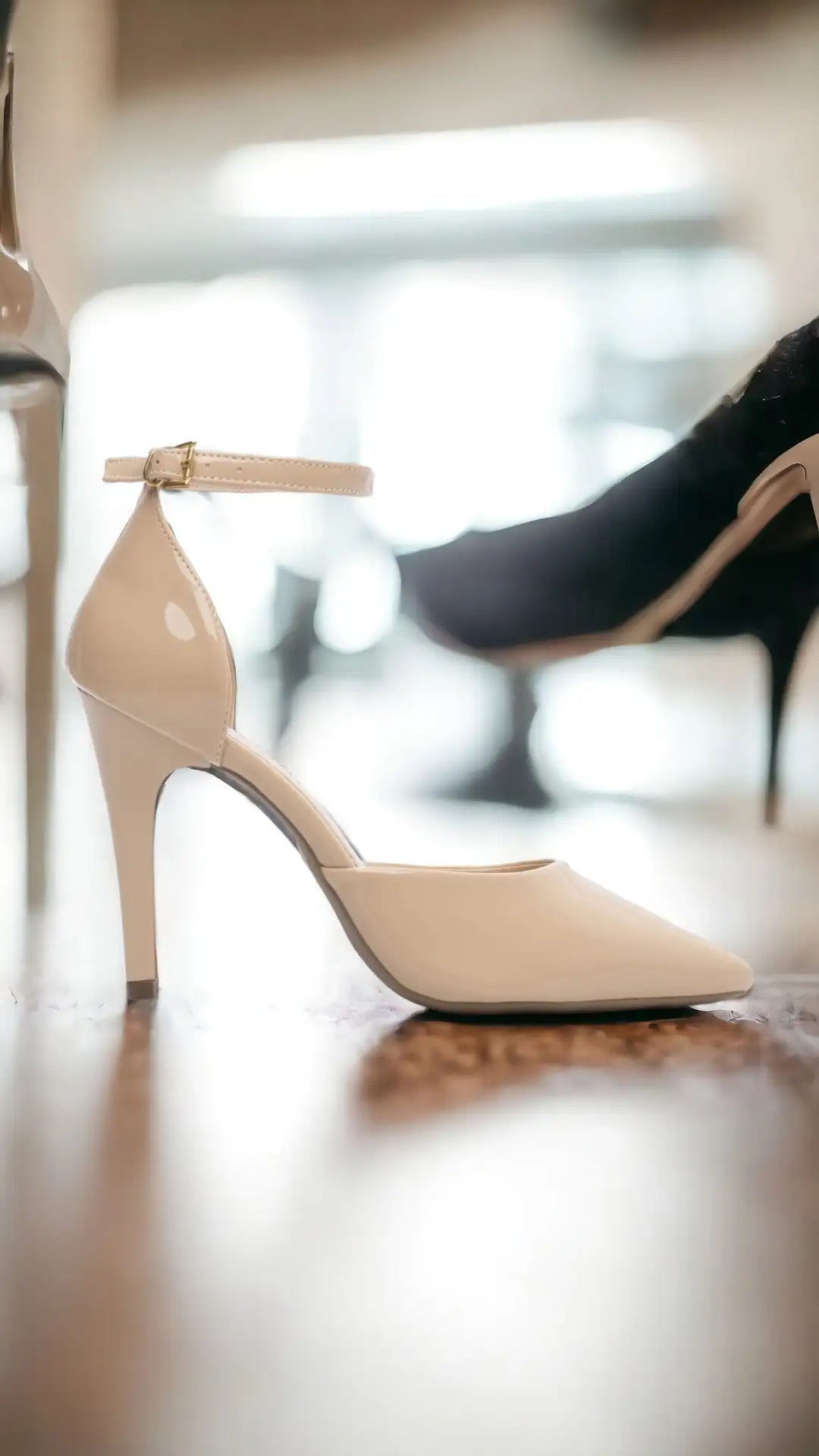 Scarpin Verniz Bege com Salto Fino 10cm