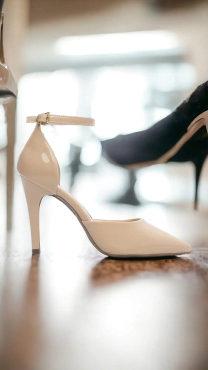 Scarpin Verniz Bege com Salto Fino 10cm