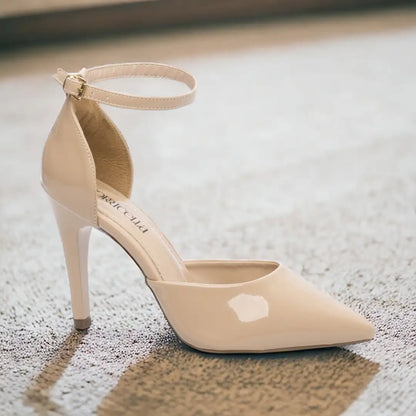 Scarpin Verniz Bege com Salto Fino 10cm