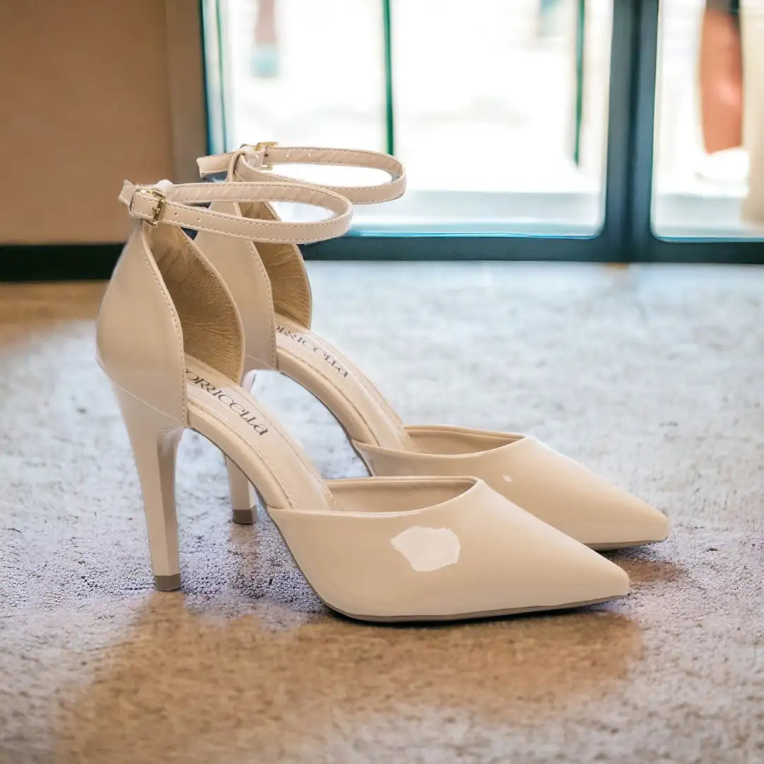 Scarpin Verniz Bege com Salto Fino 10cm