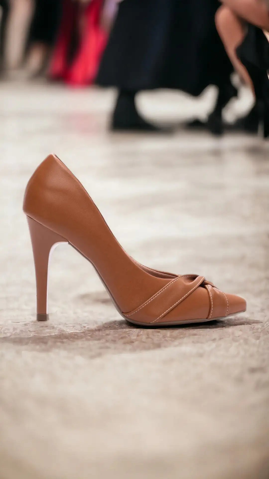 Sapato Scarpin Feminino Napa Caramelo Bico Fino Salto 10 cm