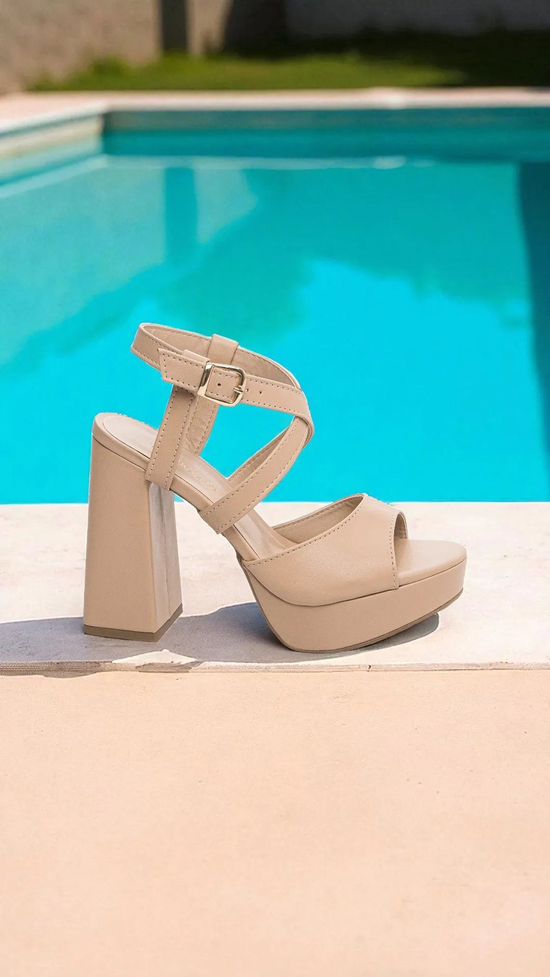 Sandália Feminina Meia Pata Bege com Salto Bloco