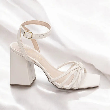Sandália Off White Salto Grosso 9cm Confortável