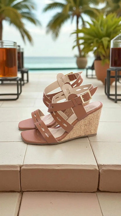 Sandália Anabela Feminina Caramelo com Fivela Dourada