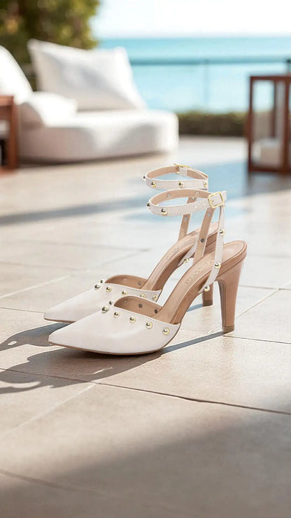 Scarpin Salto Fino Off White com Detalhes Bege e Dourado 9 cm