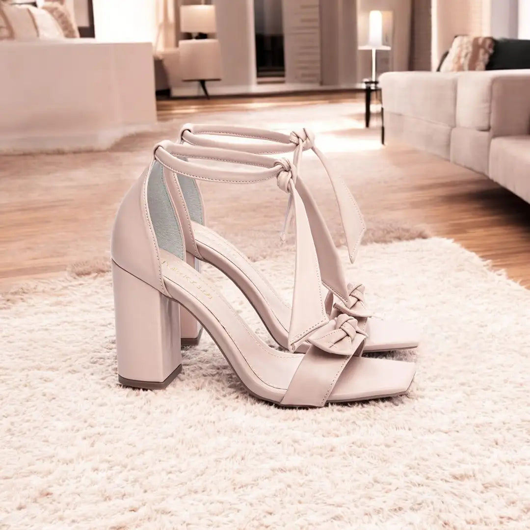 Sandália Feminina Off White com Laço Nó Salto 8,5 cm
