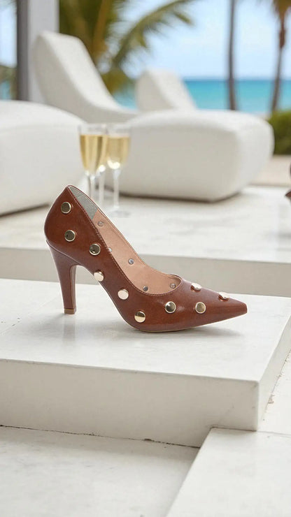 Scarpin Feminino Caramelo Elegante com Detalhes Dourados – Hyly Prime