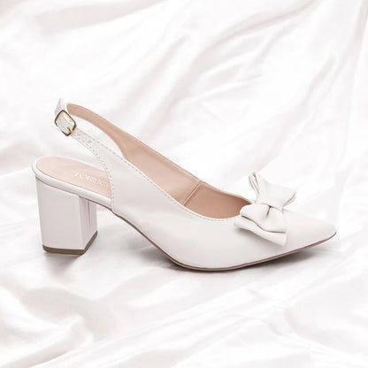 Sapato Scarpin Torricella Off White com Fivela Dourada