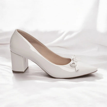Scarpin Feminino Verniz Off White Salto Grosso 6,5 cm