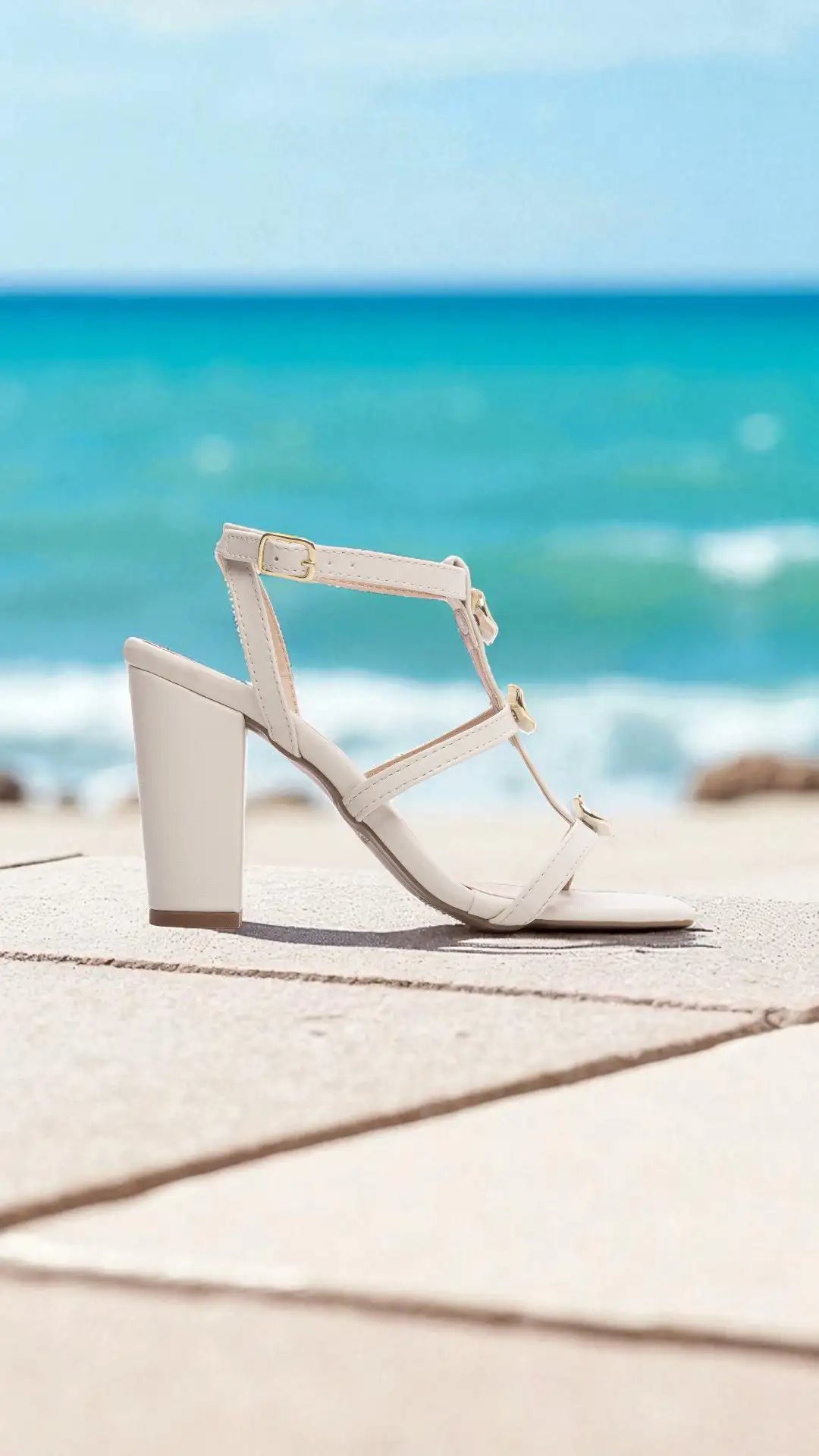 Sandália Feminina Elegante Off White com Salto Grosso Antiderrapante