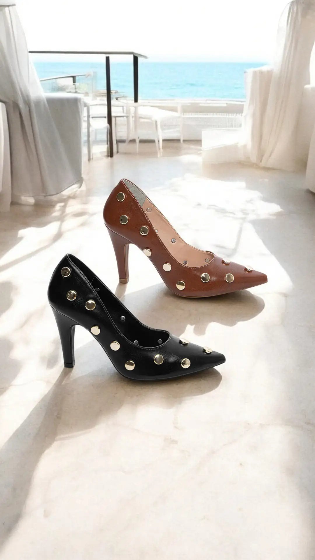 Scarpin Preto Elegante com Detalhes Dourados  Hyly Prime