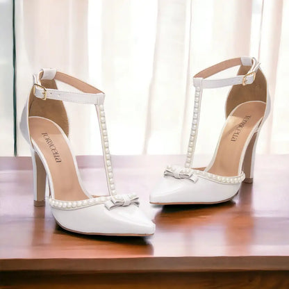 Sapato Scarpin Off White Verniz com Pérola Salto 9cm