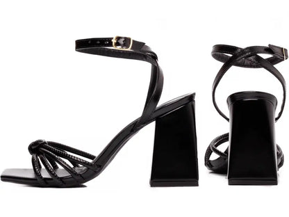 Sandália Feminina Preta Salto 9 cm Estável e Sofisticada