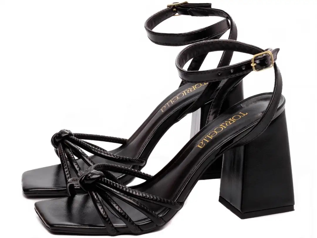 Sandália Feminina Preta Salto 9 cm Estável e Sofisticada