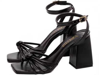 Sandália Feminina Preta Salto 9 cm Estável e Sofisticada