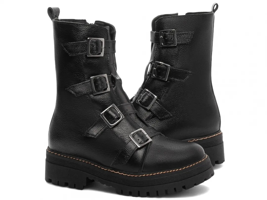 Bota Coturno Couro Preto Tratorada Fivela Grafite