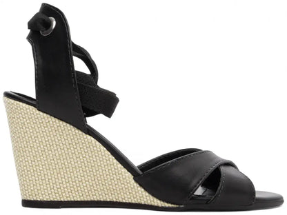 Sandália Anabela Napa Preta com Ilhós Dourado Salto 7 cm