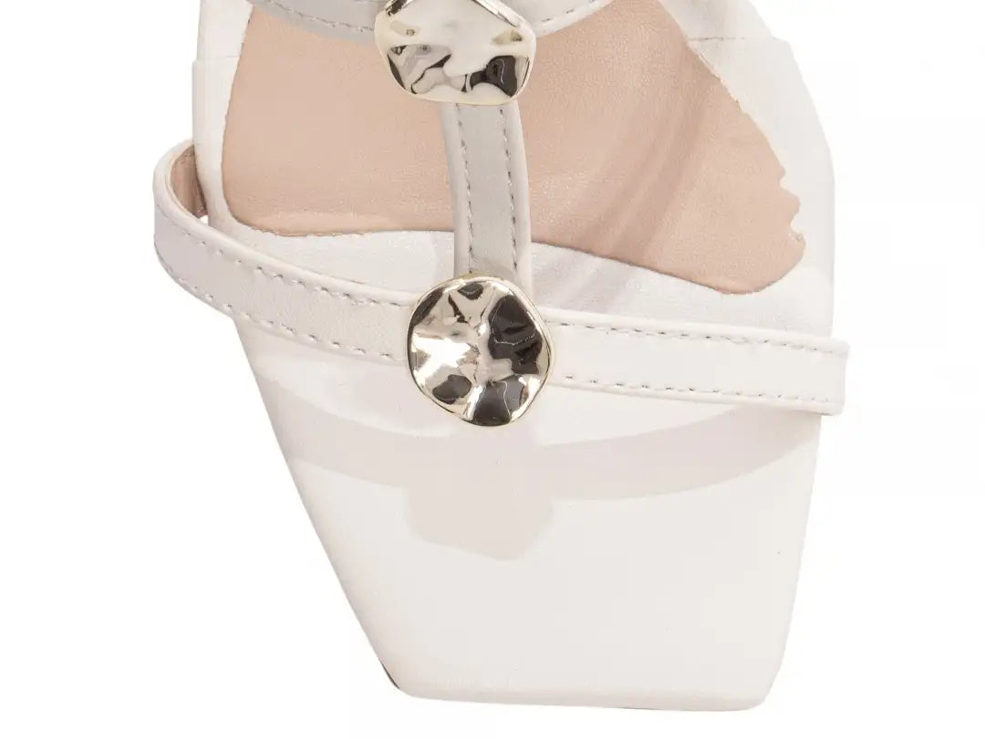 Sandália Feminina Elegante Off White com Salto Grosso Antiderrapante