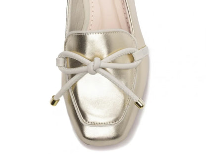 Mocassim Feminino Rasteiro Napa Ouro Light com Off White