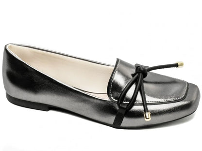 Mocassim Feminino Rasteiro Prata Velho com Preto Elegante