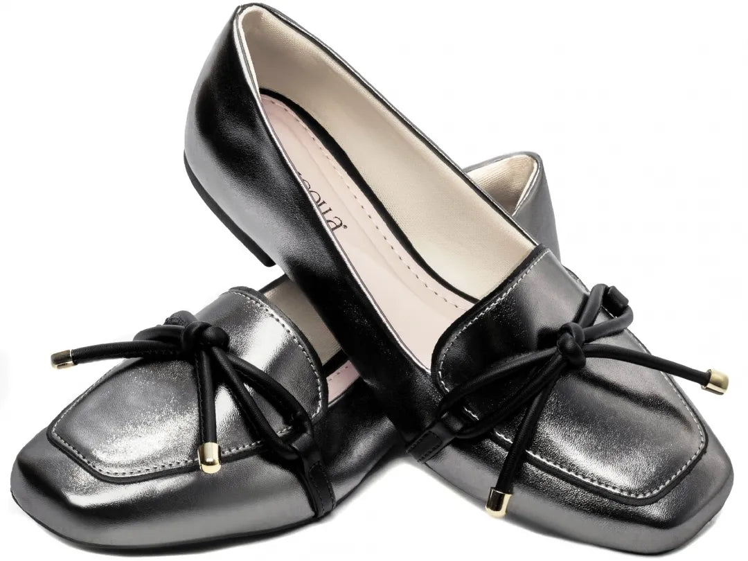 Mocassim Feminino Rasteiro Prata Velho com Preto Elegante