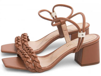 Sandália Feminina Napa Caramelo com Salto Grosso 5,5 cm Antiderrapante