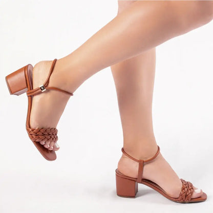 Sandália Feminina Napa Caramelo com Salto Grosso 5,5 cm Antiderrapante