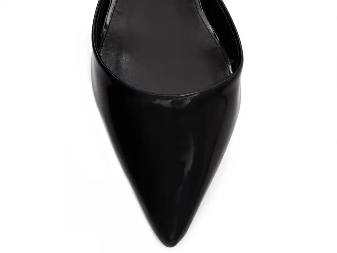 Sapato Scarpin Verniz Preto com Salto 6,5 cm e Fivela Dourada