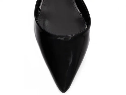 Sapato Scarpin Verniz Preto com Salto 6,5 cm e Fivela Dourada