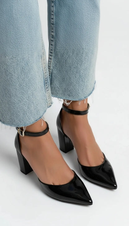 Sapato Scarpin Verniz Preto Salto 9cm com Fivela