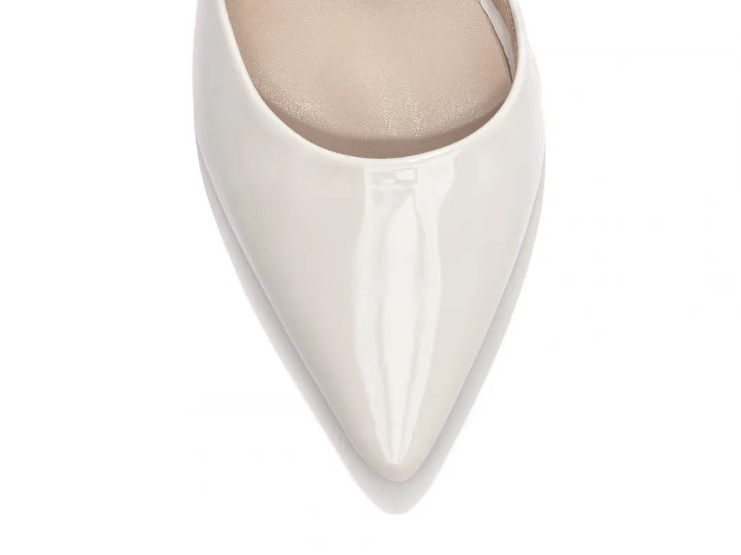 Sapato Scarpin Verniz Off White Salto 9cm com Fivela