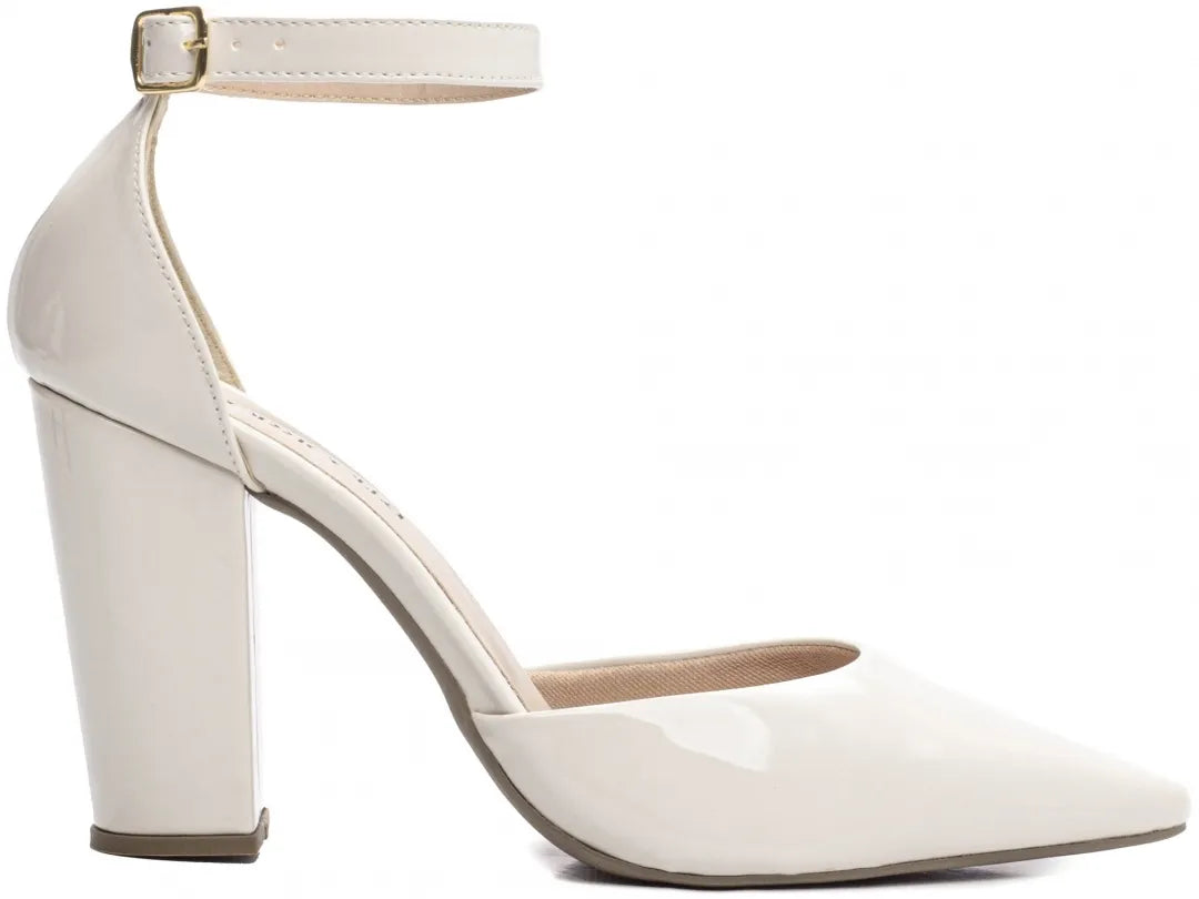 Sapato Scarpin Verniz Off White Salto 9cm com Fivela