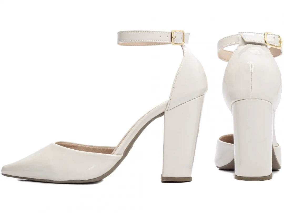 Sapato Scarpin Verniz Off White Salto 9cm com Fivela