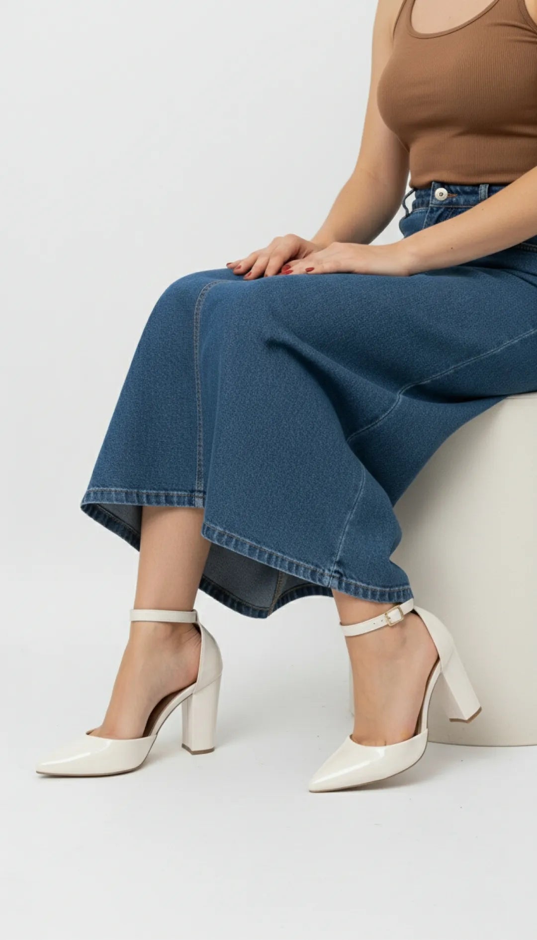 Sapato Scarpin Verniz Off White Salto 9cm com Fivela