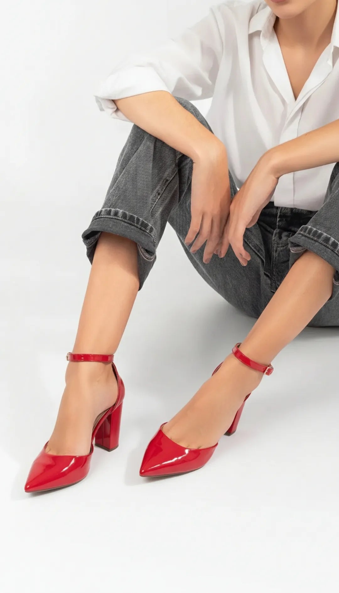 Sapato Scarpin Verniz Vermelho Salto 9cm com Fivela