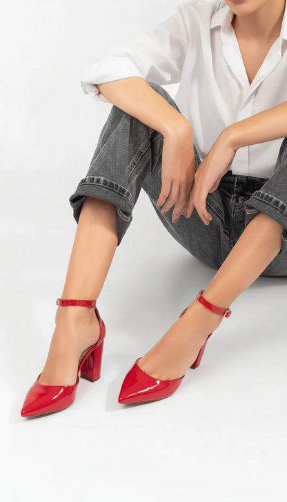 Sapato Scarpin Verniz Vermelho Salto 9cm com Fivela