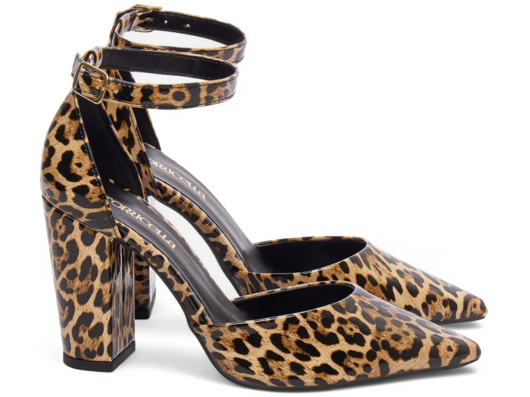 Sapato Scarpin Verniz Onça Salto 9cm com Fivela
