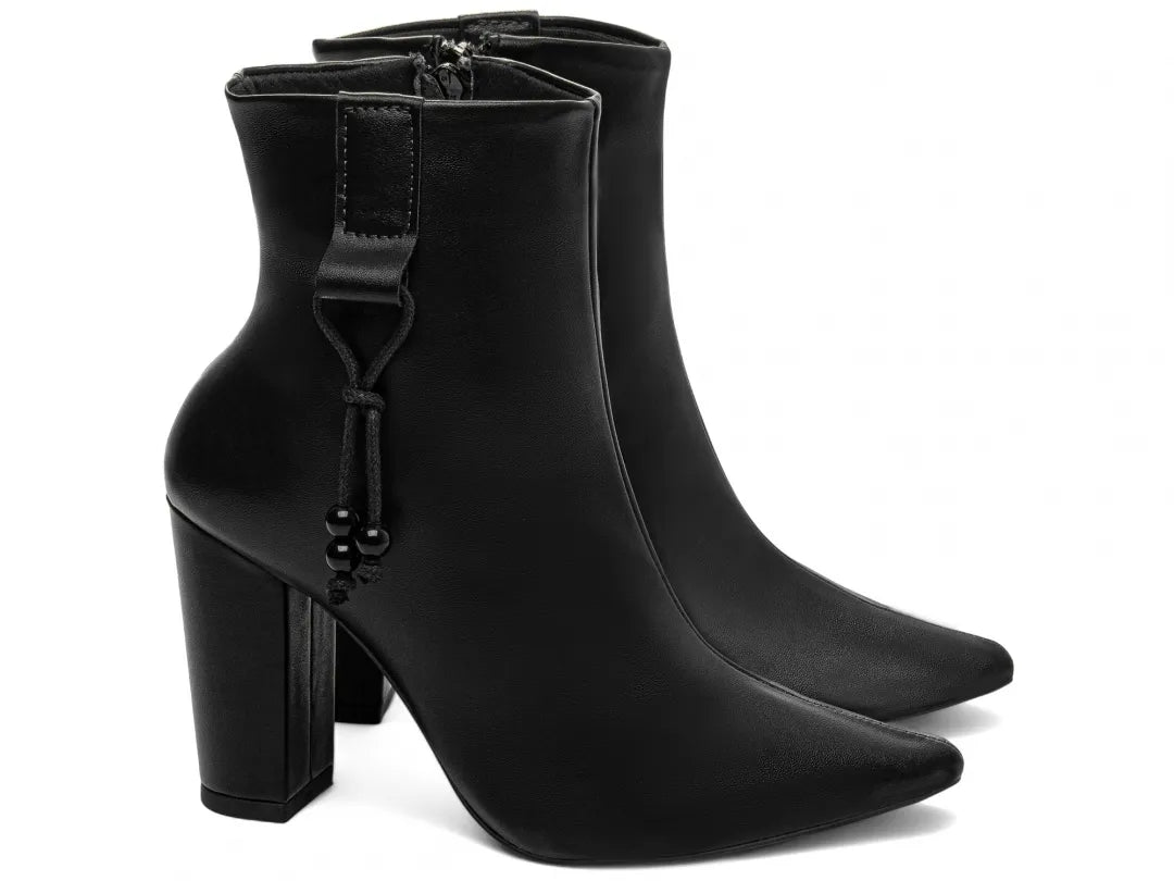Bota Cano Curto Napa Preto com Cordão Lateral