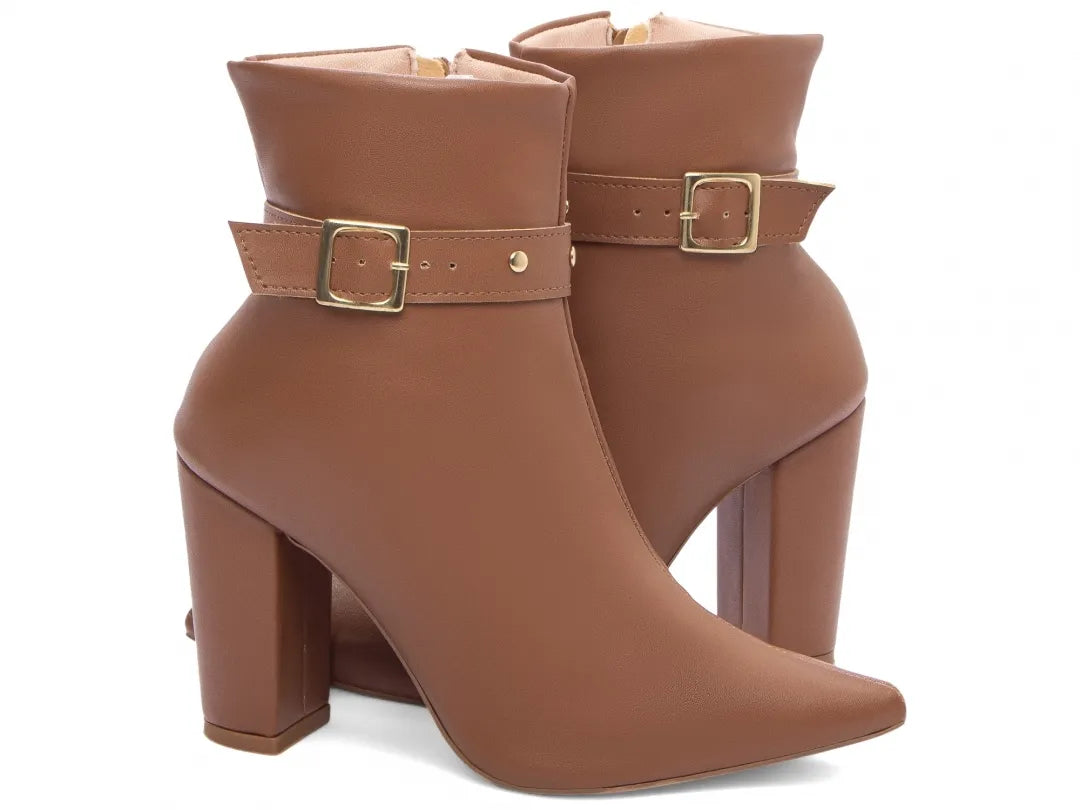 Bota Cano Curto Napa Caramelo Fivela Dourada