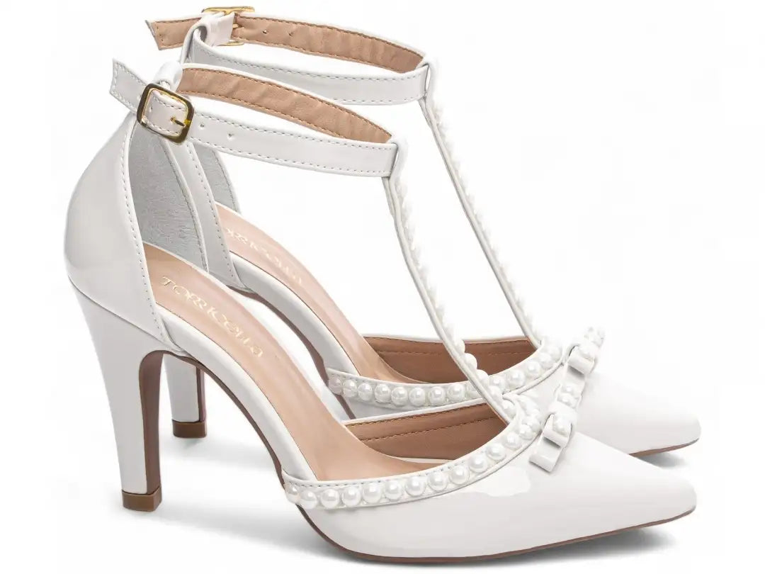 Sapato Scarpin Off White Verniz com Pérola Salto 9cm