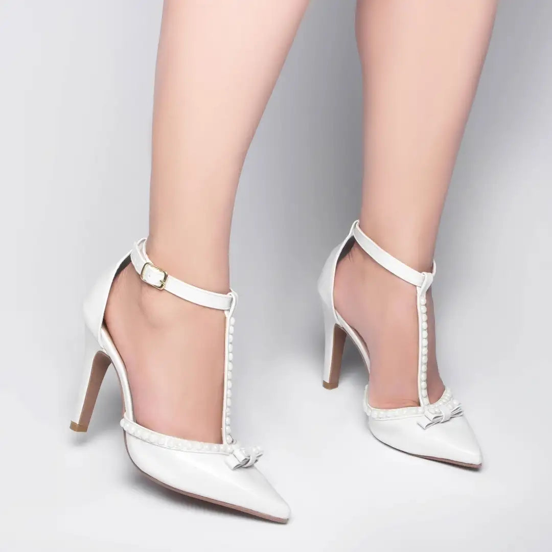 Sapato Scarpin Off White Verniz com Pérola Salto 9cm