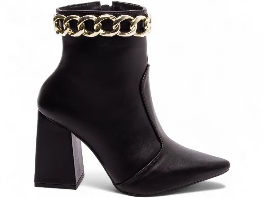 Bota Bico Fino Napa Preto com Corrente Dourada