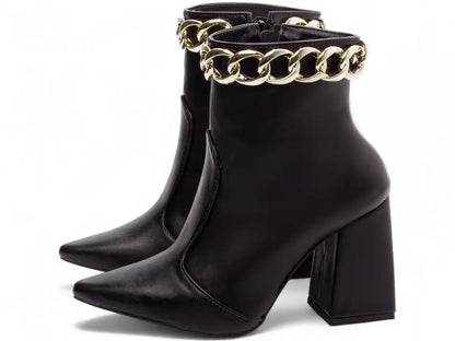 Bota Bico Fino Napa Preto com Corrente Dourada