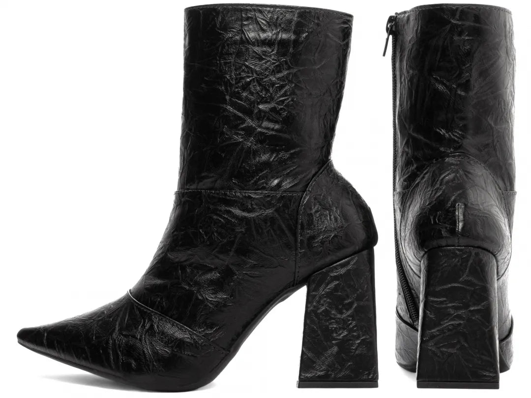 Bota Bico Fino Napa Vintage Preto Flor Vermelha