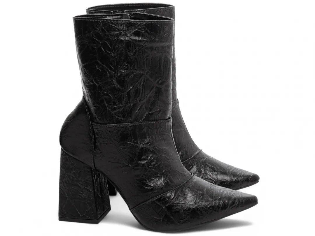 Bota Bico Fino Napa Vintage Preto Flor Vermelha
