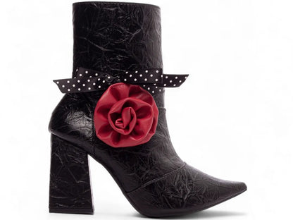 Bota Bico Fino Napa Vintage Preto Flor Vermelha